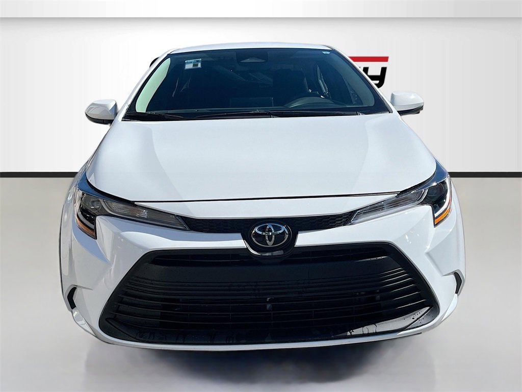 Used 2023 Toyota Corolla LE image 2