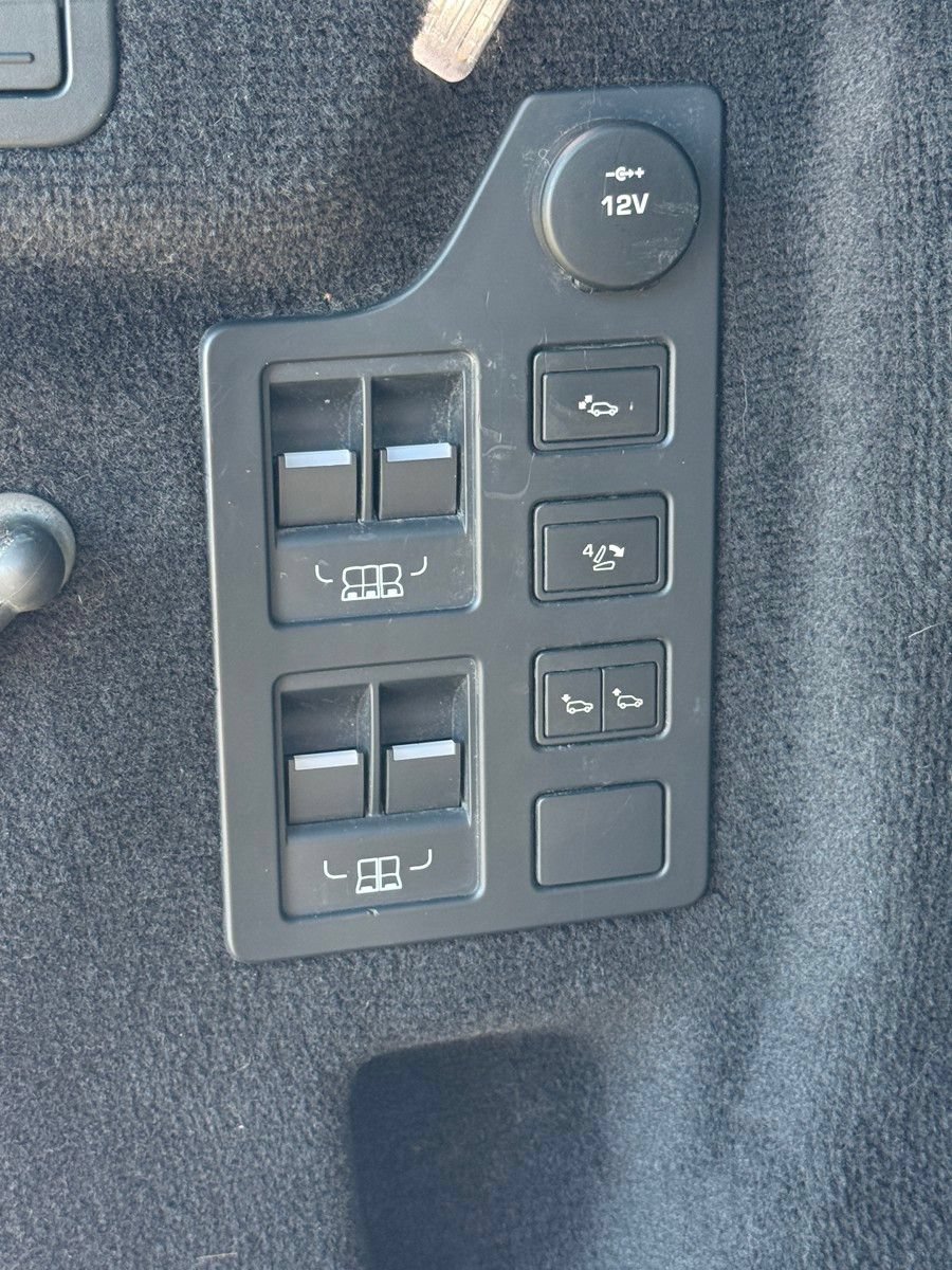 Used 2017 Land Rover Discovery HSE AWD/4WD image 21