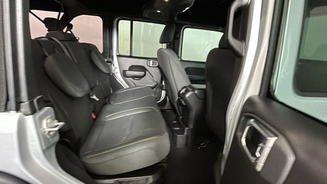 Used 2024 Jeep Wrangler Unlimited AWD/4WD image 27