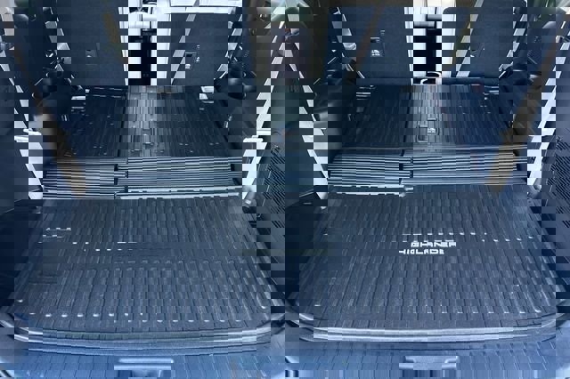 Used 2022 Toyota Highlander XLE AWD/4WD image 18