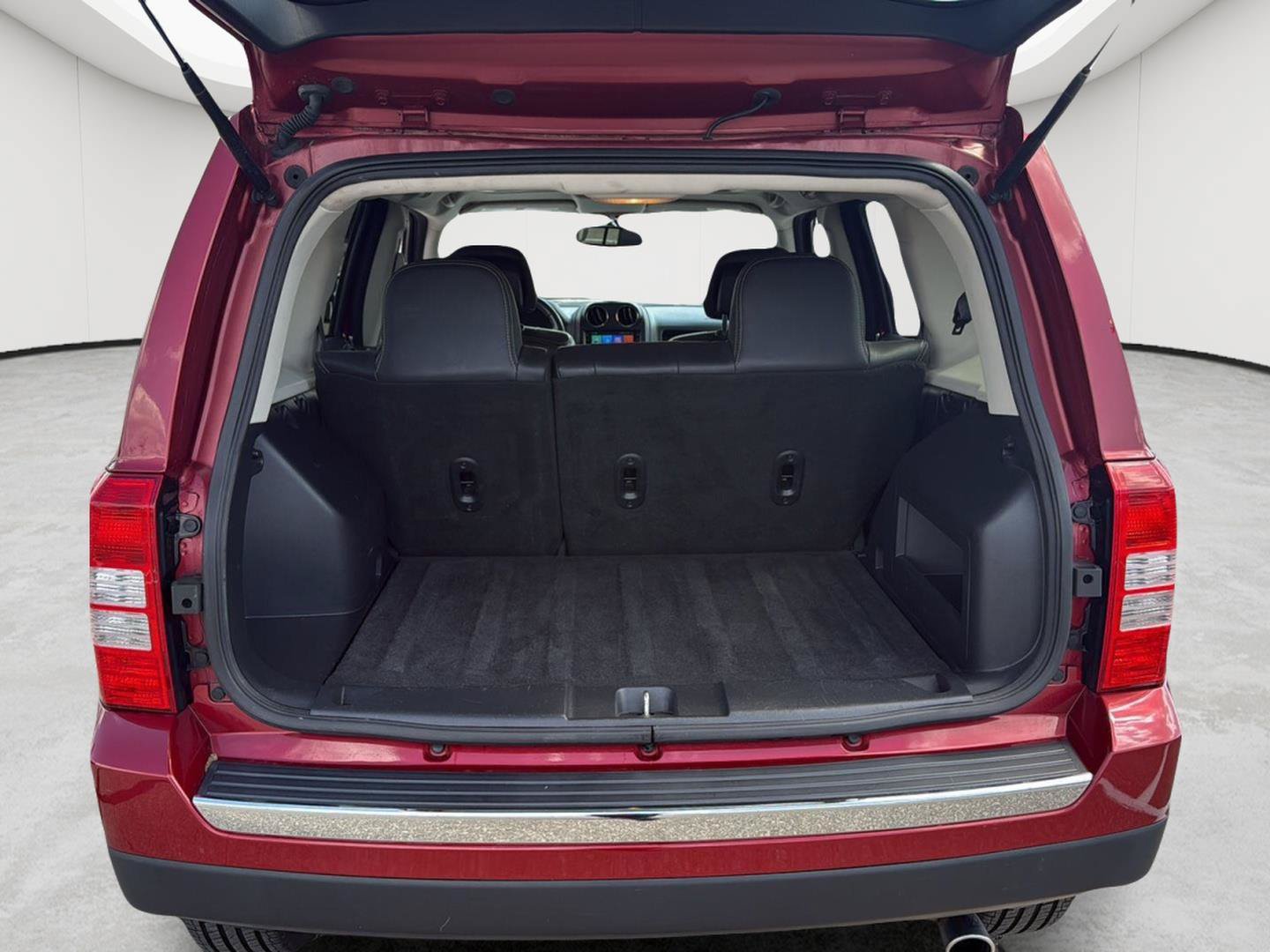 Used 2016 Jeep Patriot High Altitude FWD image 15