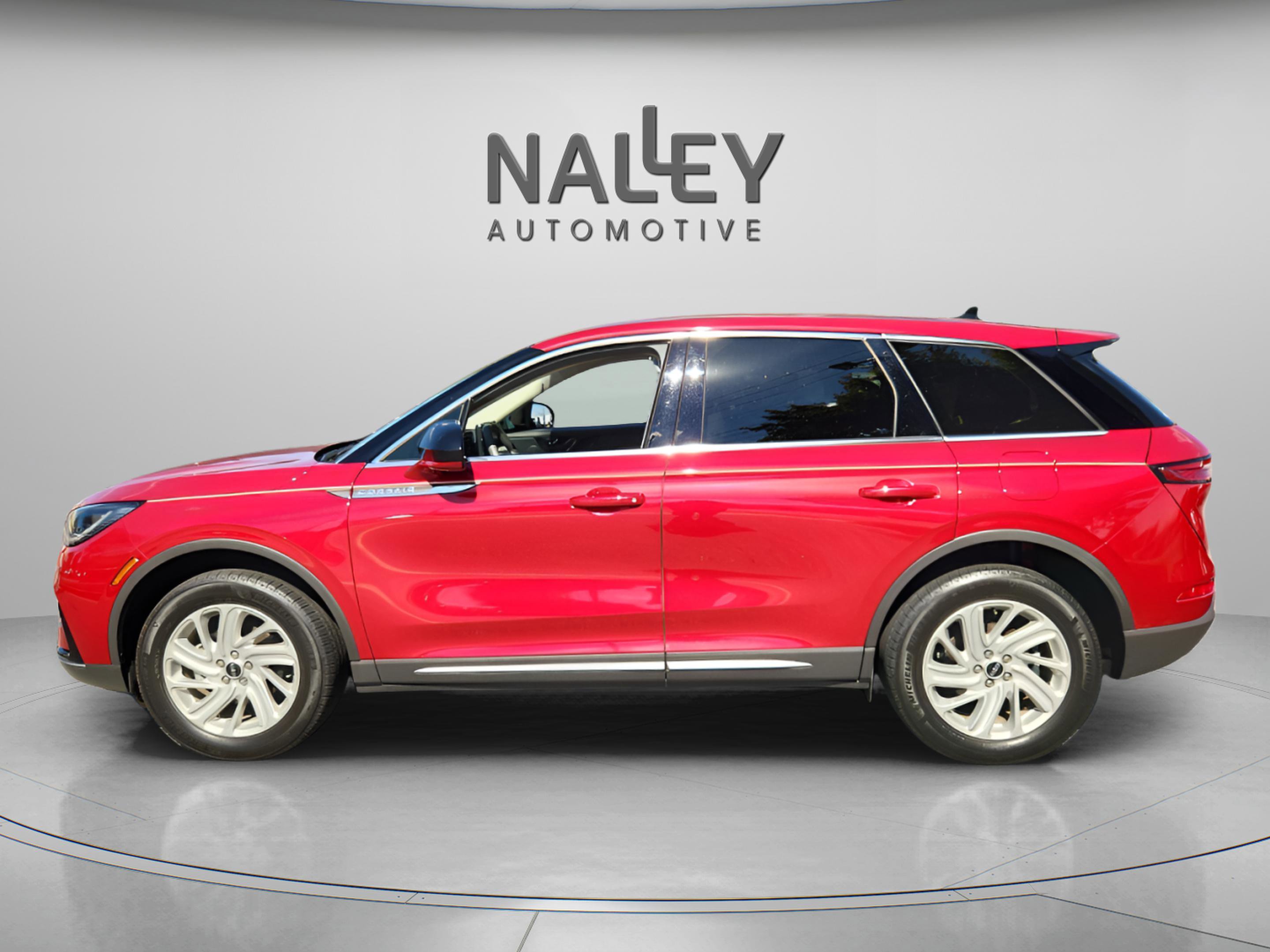 Used 2023 Lincoln Corsair Standard image 2