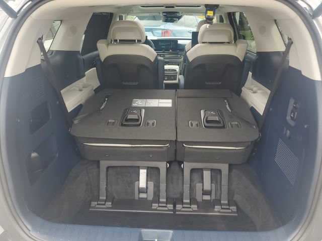 Certified 2025 Kia Carnival SX Prestige FWD image 7