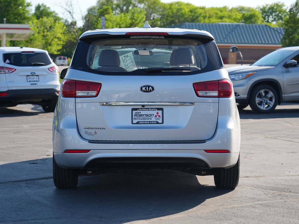 Used 2018 Kia Sedona L FWD image 4