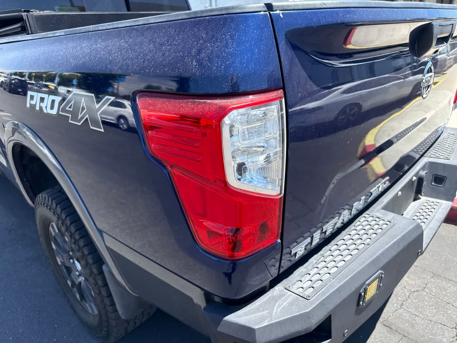Used 2016 Nissan Titan PRO-4X w/ Pro-4x Convenience Package AWD/4WD image 14
