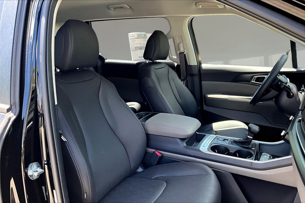 New 2026 Kia Carnival FWD image 11