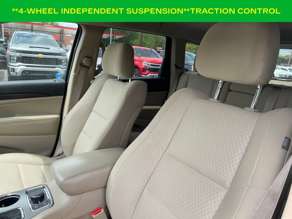 Used 2018 Jeep Grand Cherokee Laredo AWD/4WD image 14