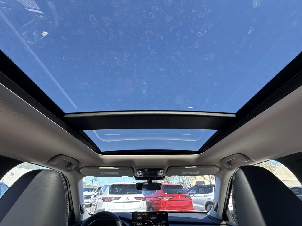 New 2026 Mitsubishi Outlander SE image 17