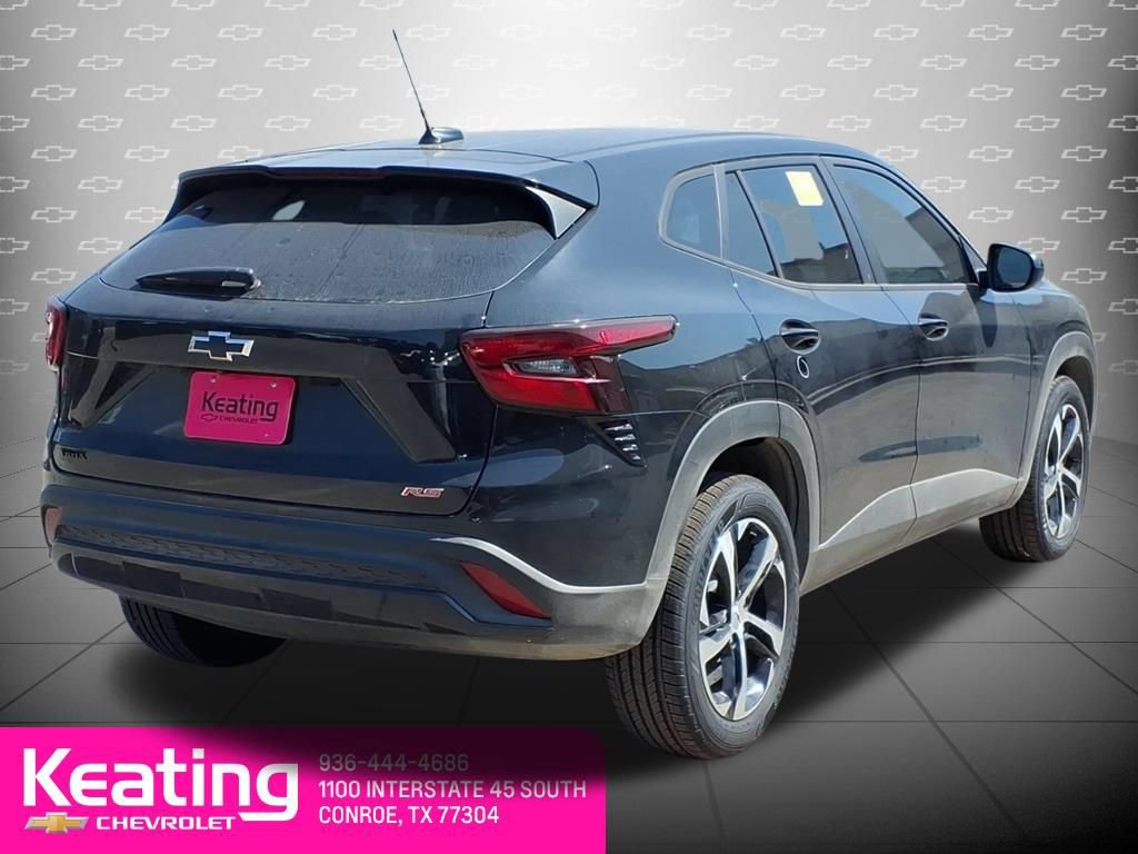 Used 2026 Chevrolet Trax RS w/ Sunroof Package FWD image 4