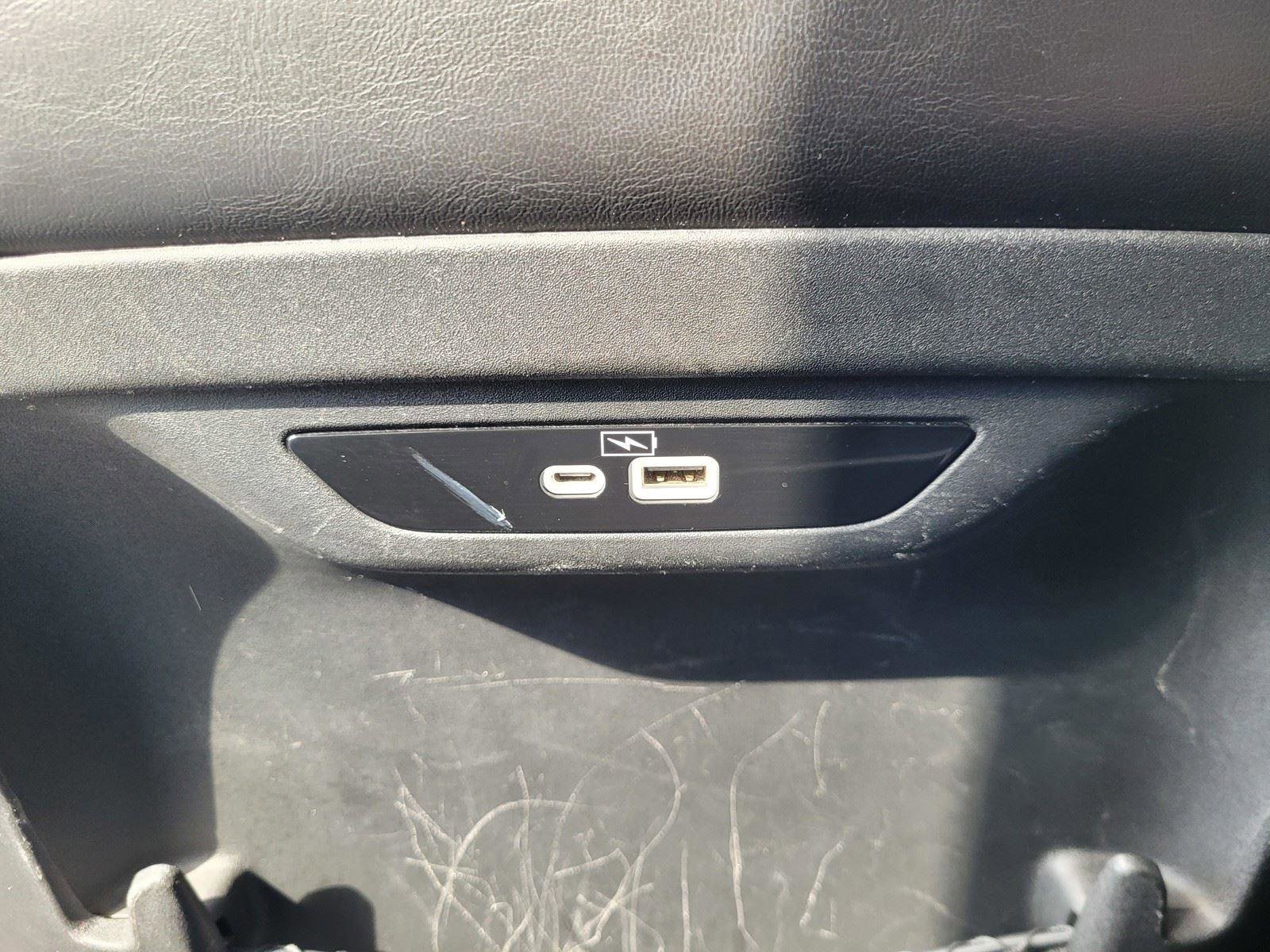 Used 2023 Chrysler Pacifica Limited image 22