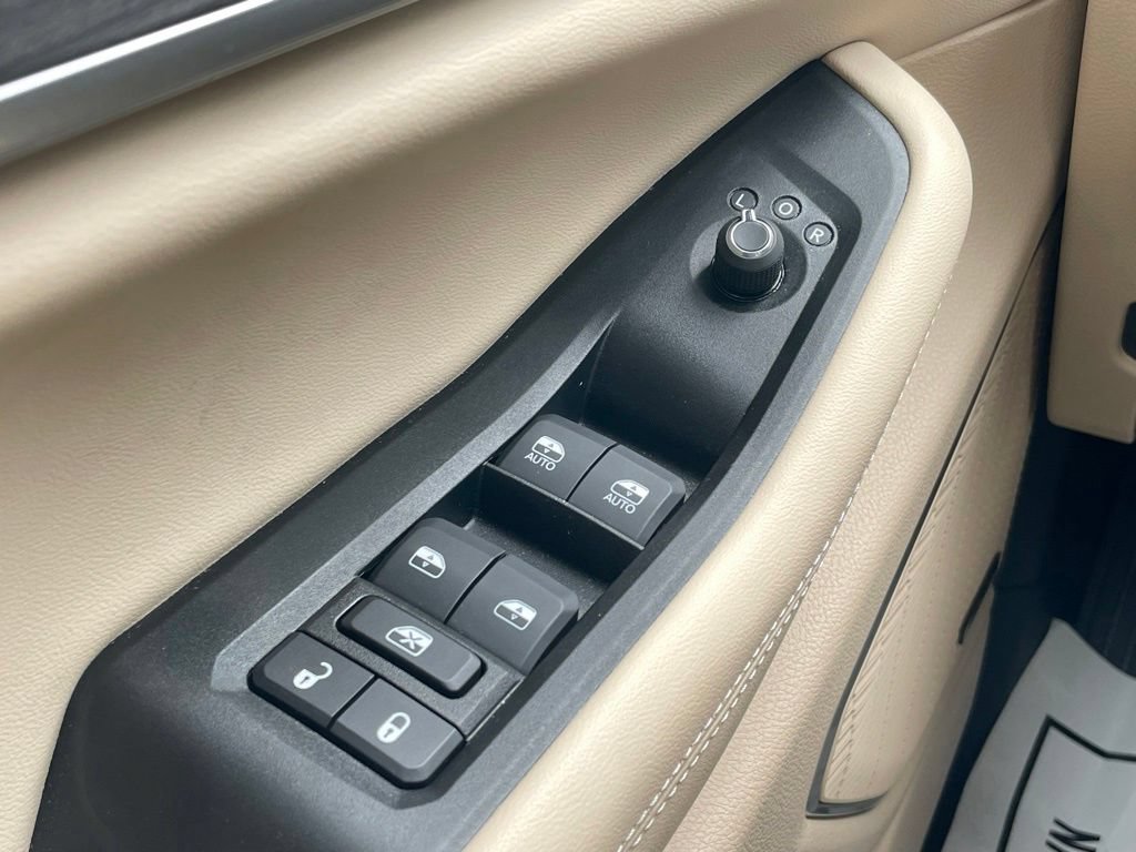 Certified 2024 Jeep Grand Cherokee Limited w/ Black Appearance Package AWD/4WD image 20