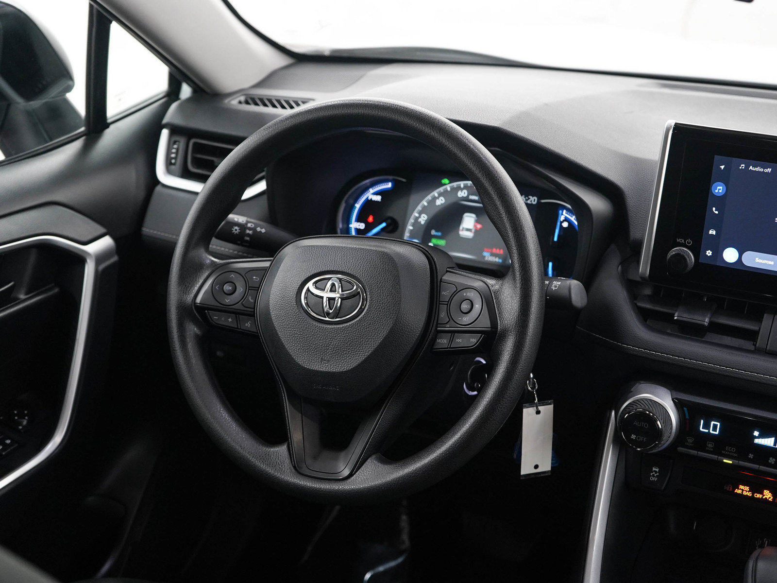 Used 2025 Toyota RAV4 LE AWD/4WD image 14