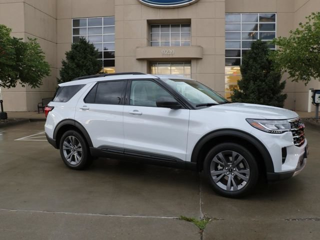 New 2026 Ford Explorer Active w/ Active Comfort Package AWD/4WD image 1