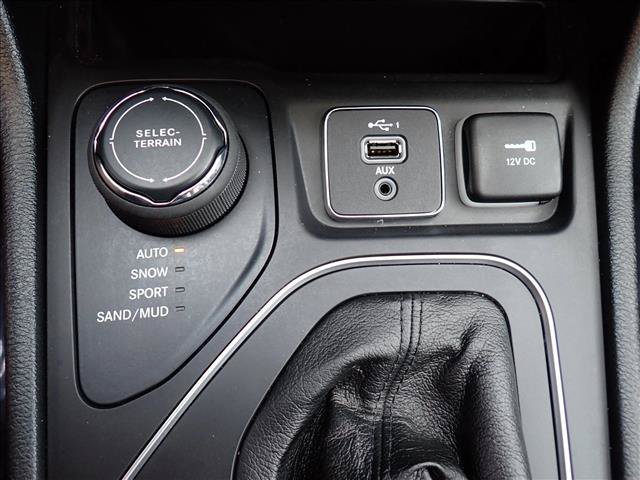 Used 2022 Jeep Cherokee Latitude w/ Sun & Sound Group AWD/4WD image 18