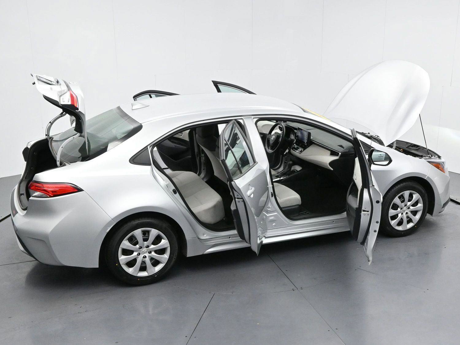 Used 2022 Toyota Corolla LE FWD image 35