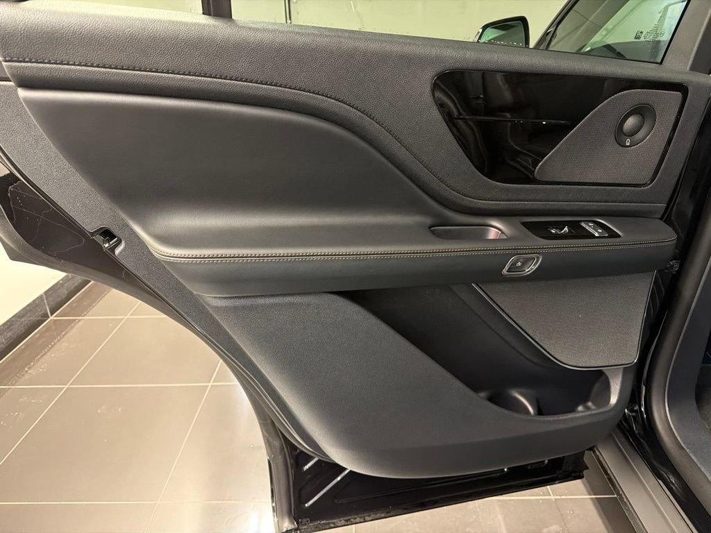 New 2026 Lincoln Aviator Reserve w/ Jet Appearance Package AWD/4WD image 38