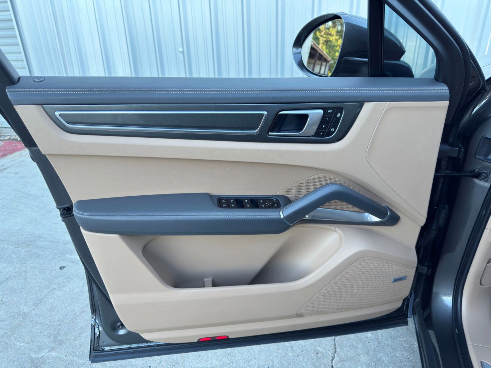 Used 2022 Porsche Cayenne Turbo S image 48