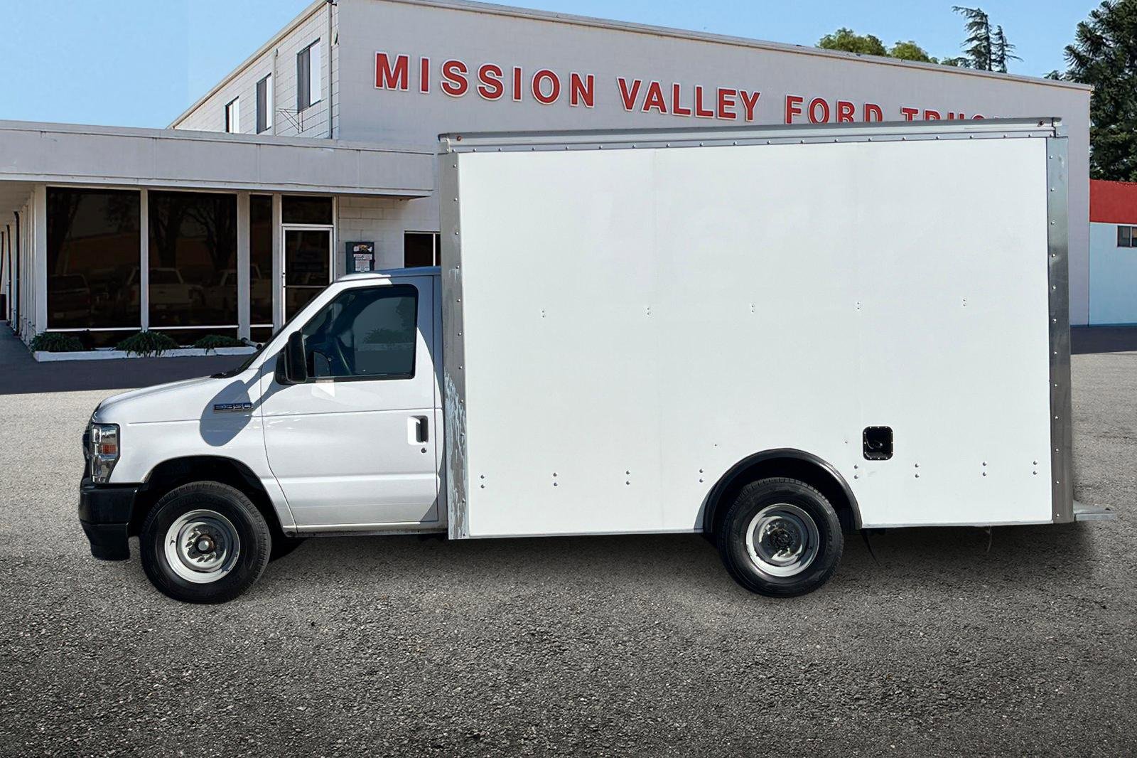 Used 2023 Ford E-350 and Econoline 350 Super Duty w/ Driver's Safety Package image 7