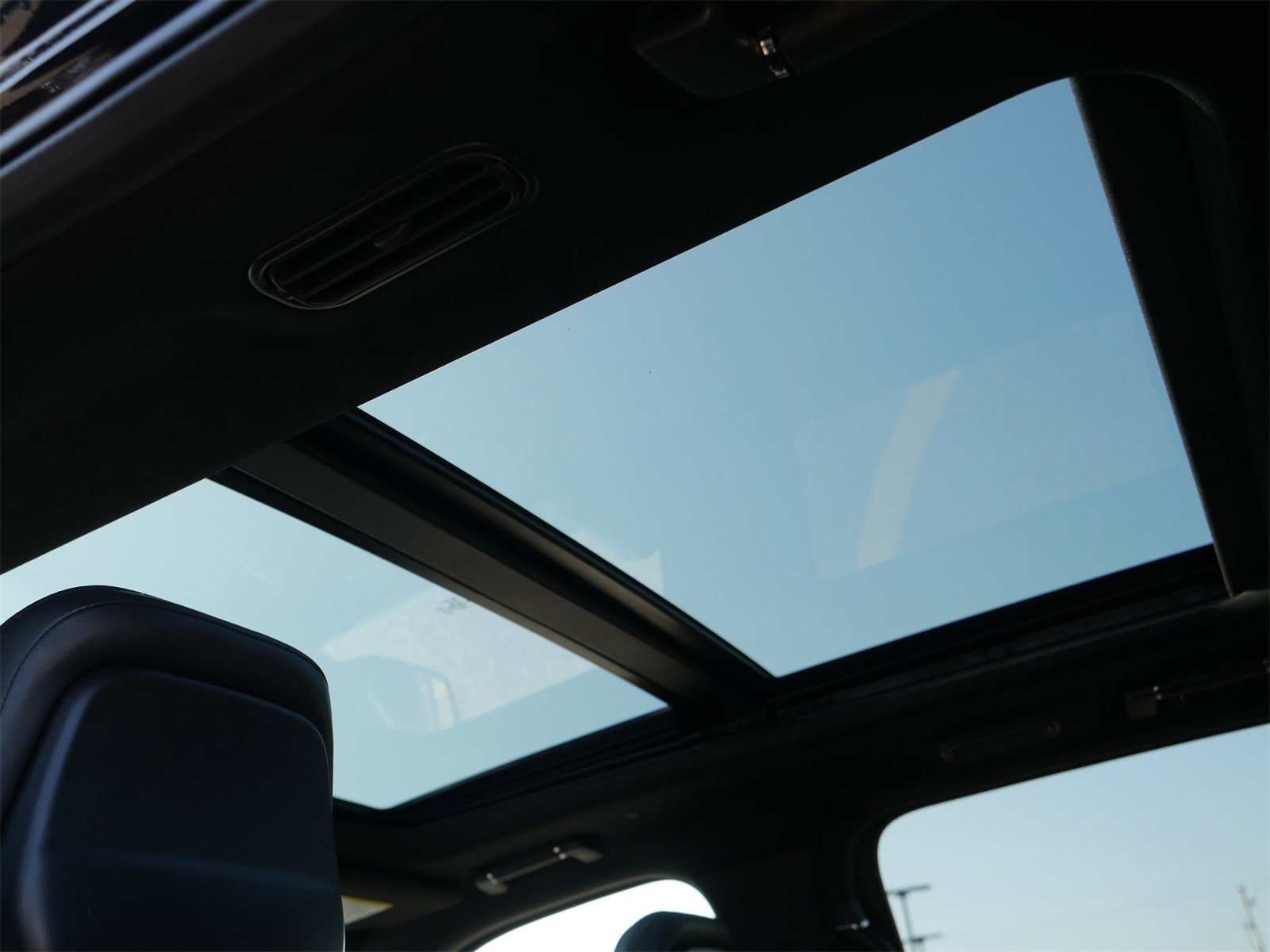 Used 2024 Lincoln Navigator Premiere image 18