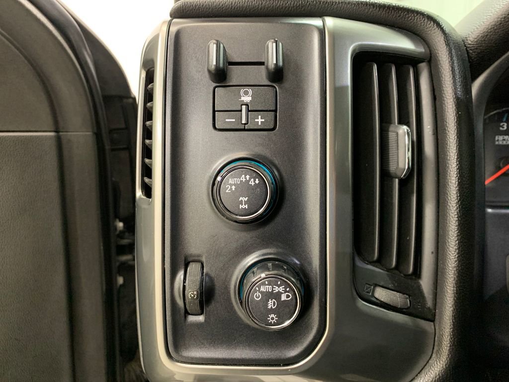 Used 2018 Chevrolet Silverado 1500 LT w/ All Star Edition image 13