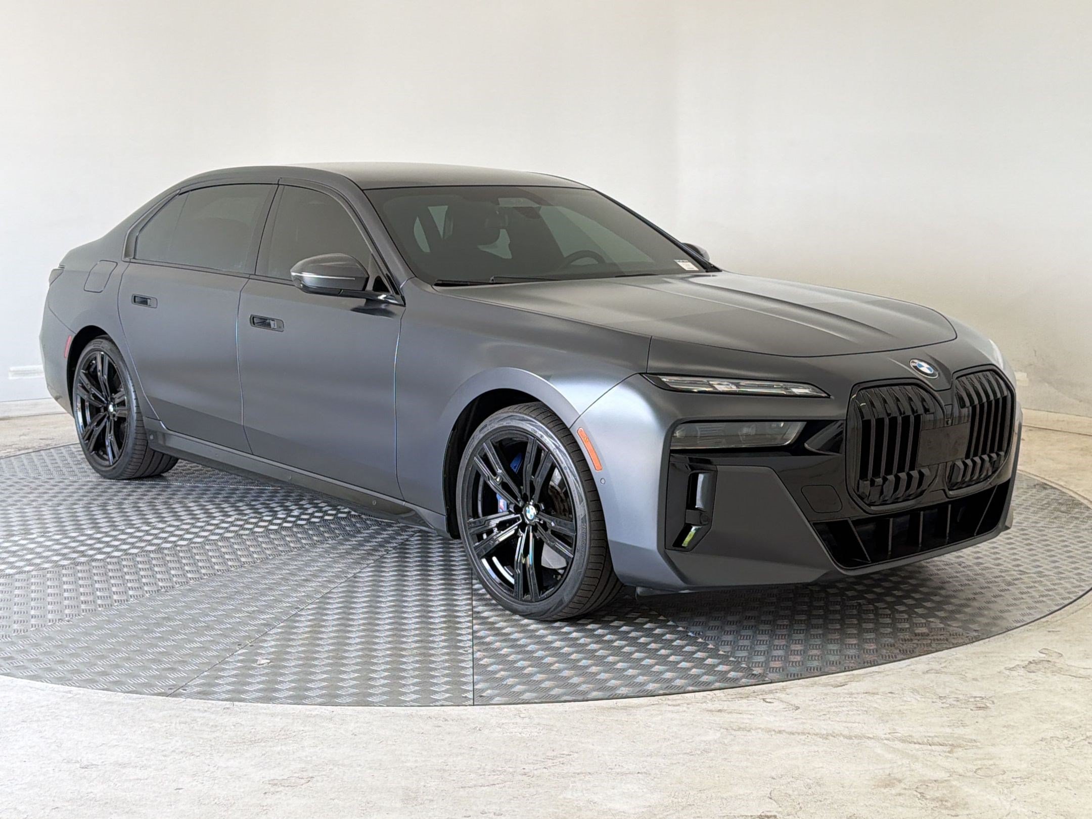 Used 2023 BMW 760i xDrive w/ Executive Package AWD/4WD image 7