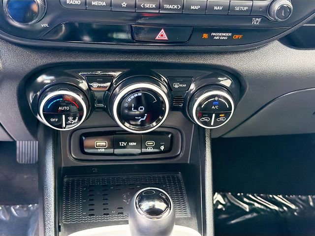 Certified 2024 Hyundai Venue Limited FWD image 15