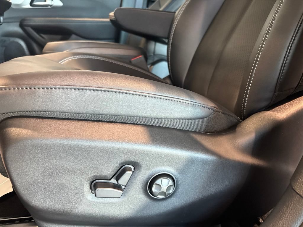 New 2027 Chrysler Pacifica Select FWD image 20