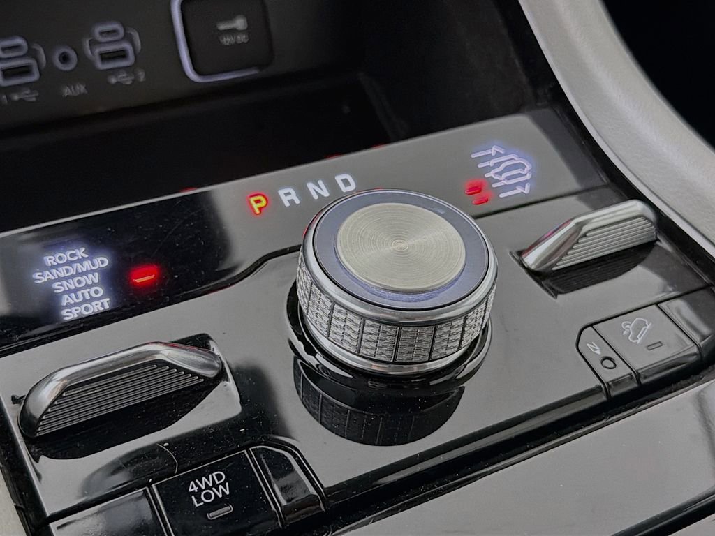 Used 2022 Jeep Grand Cherokee L Overland w/ Luxury Tech Group IV AWD/4WD image 21