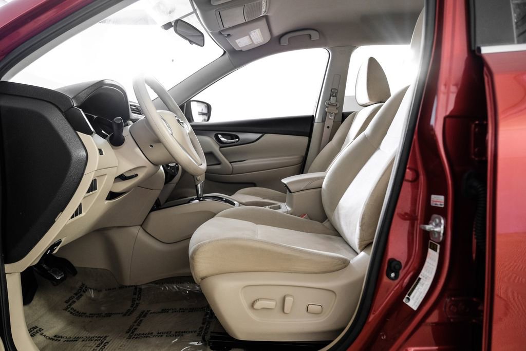 Used 2015 Nissan Rogue SV image 3