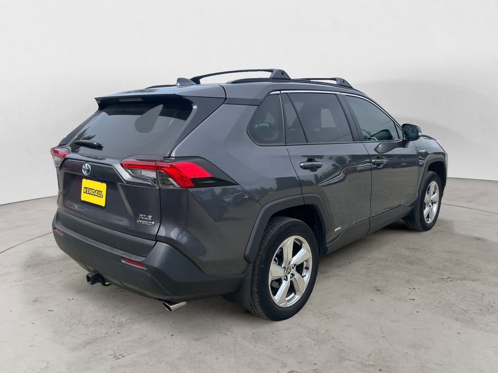 Used 2021 Toyota RAV4 XLE Premium image 4