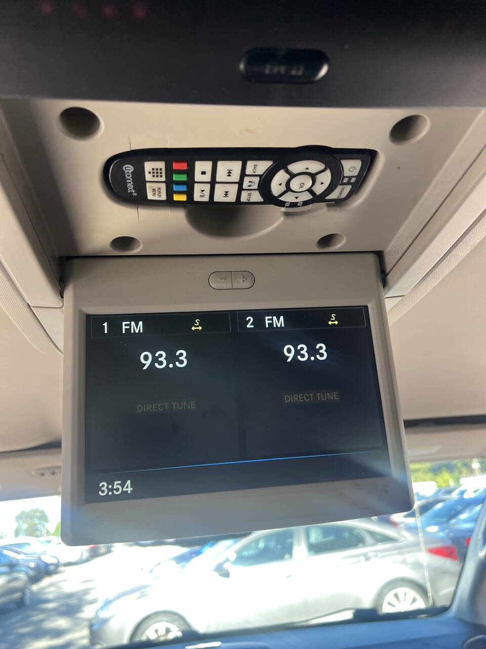 Used 2013 Chrysler Town & Country Touring image 21