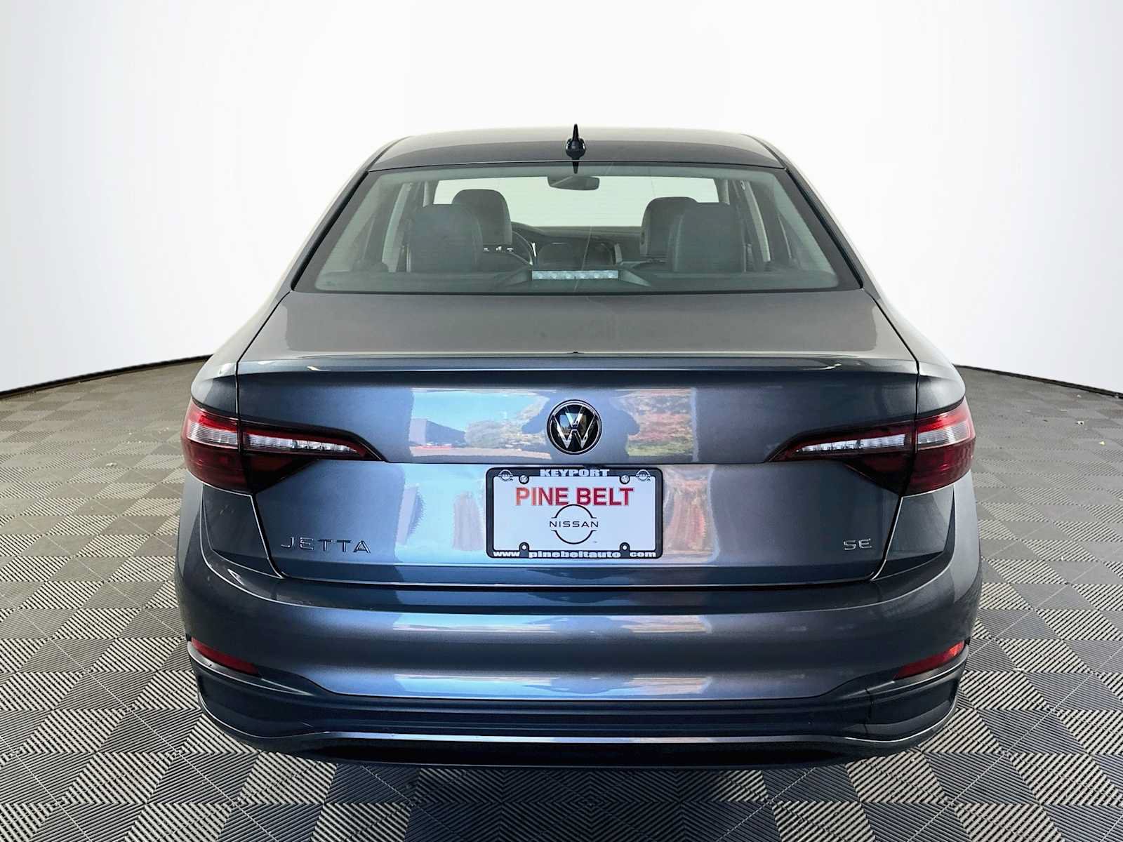 Used 2024 Volkswagen Jetta SE FWD image 5