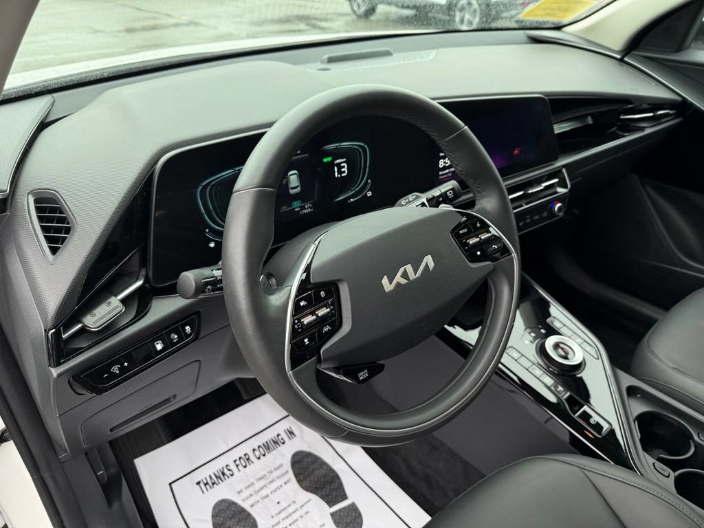Used 2024 Kia Niro EX w/ EX Cold Weather Package FWD image 17