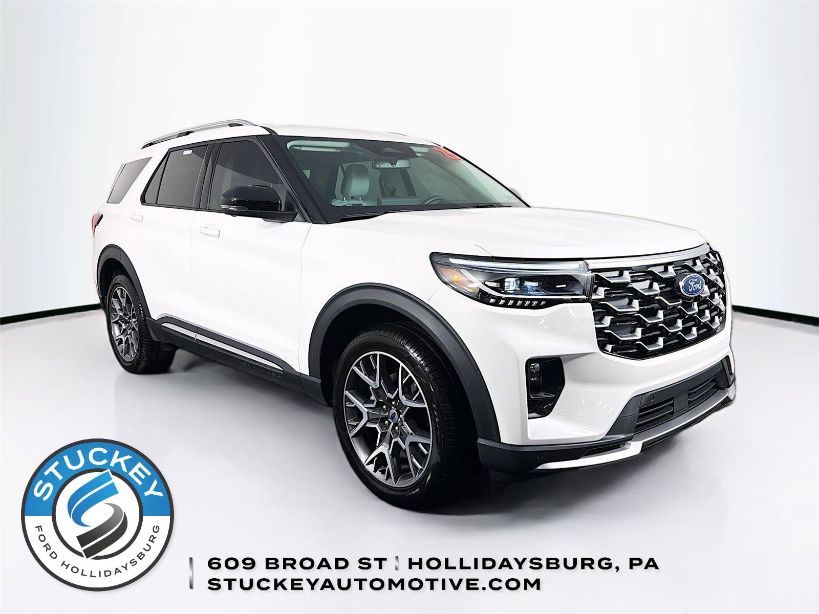 Used 2025 Ford Explorer Platinum w/ Ultimate Package AWD/4WD image 1