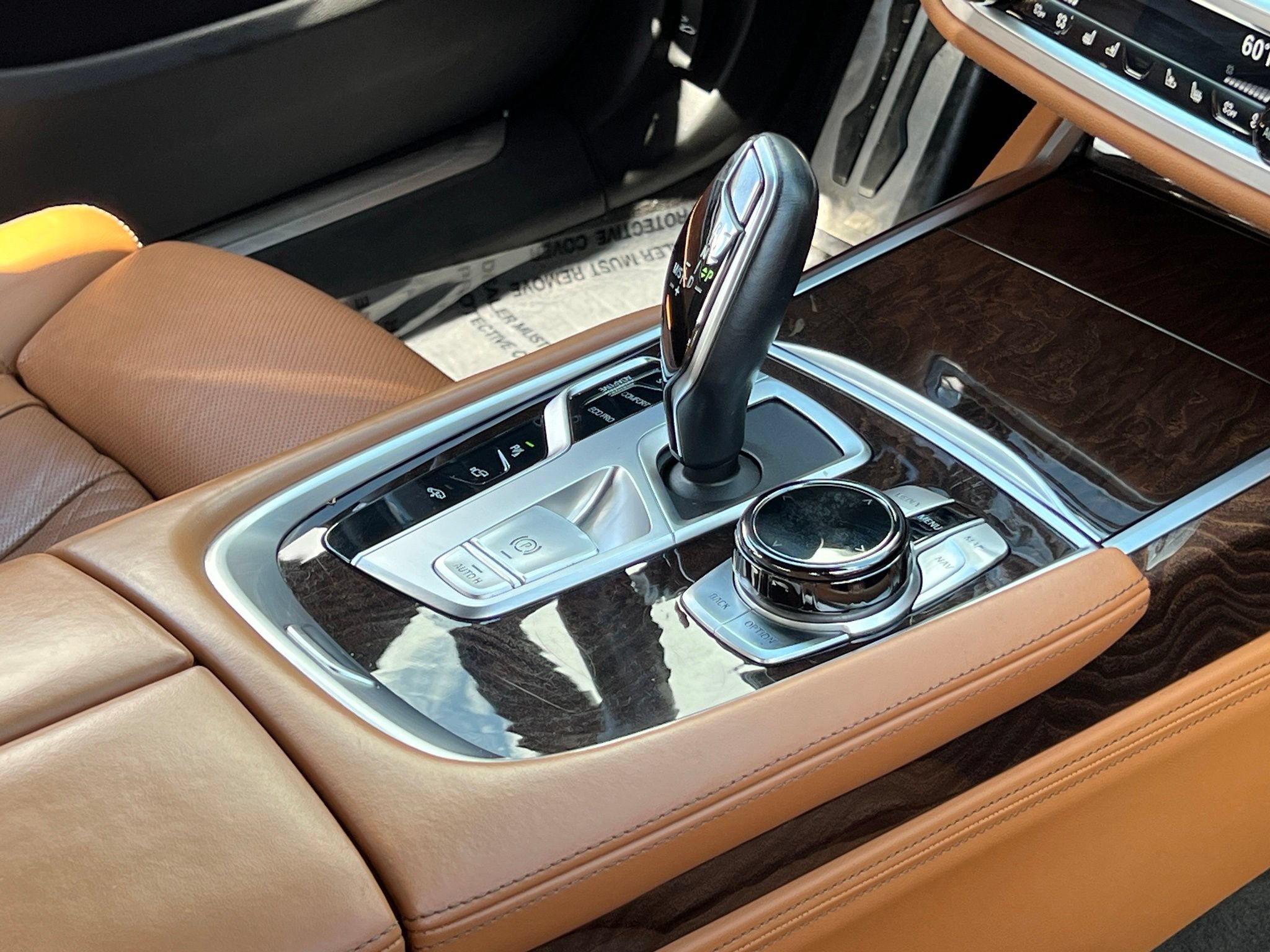 Used 2022 BMW 750i xDrive w/ Executive Package AWD/4WD image 43