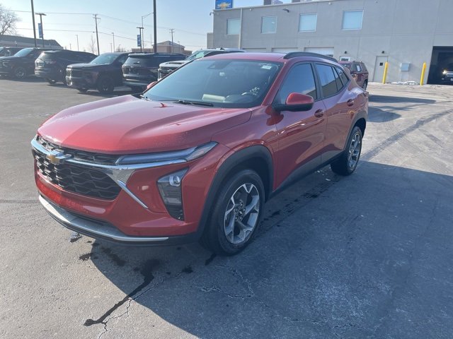 Certified 2024 Chevrolet Trax LT w/ Driver Confidence Package image 1