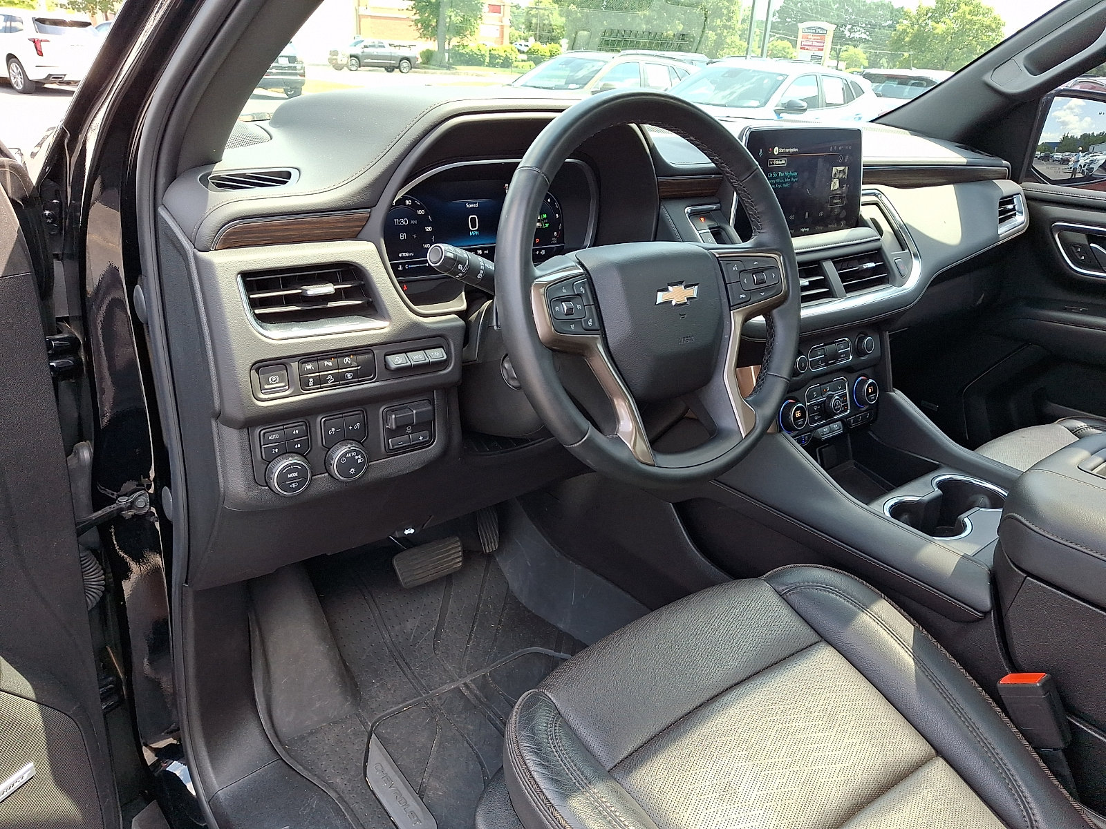 Used 2023 Chevrolet Suburban High Country AWD/4WD image 25