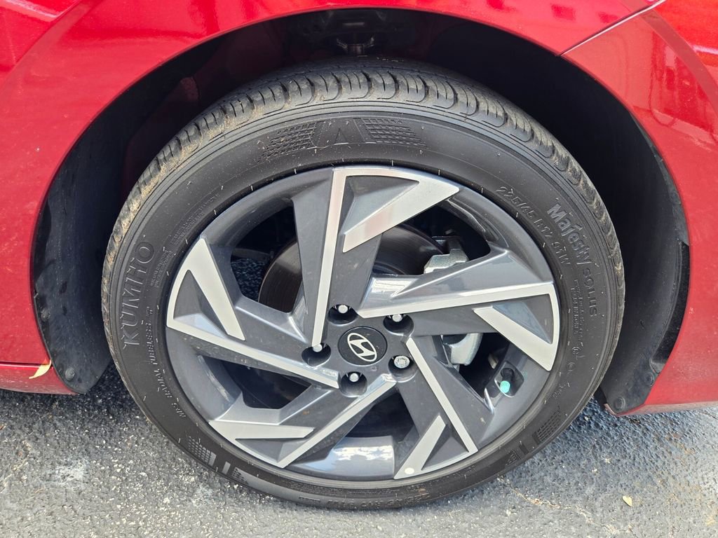 Used 2025 Hyundai Elantra Sport FWD image 17