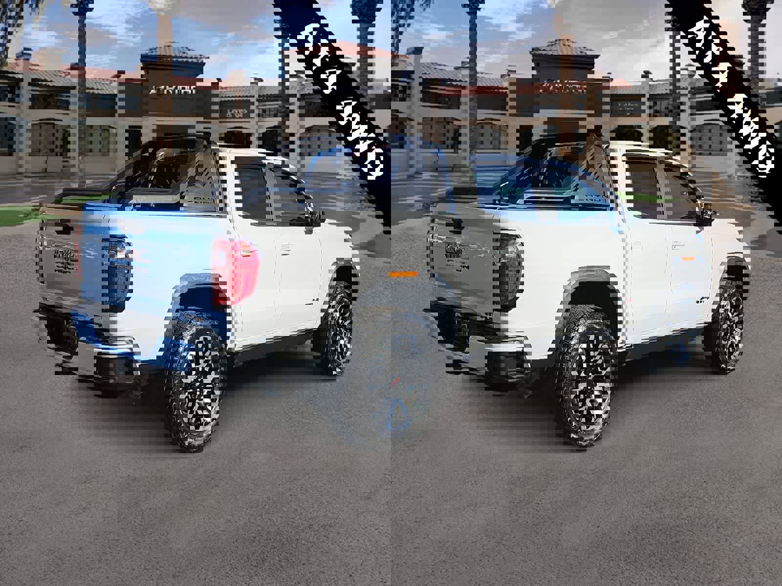 Used 2025 GMC Canyon AT4 w/ Nightfall Edition image 8