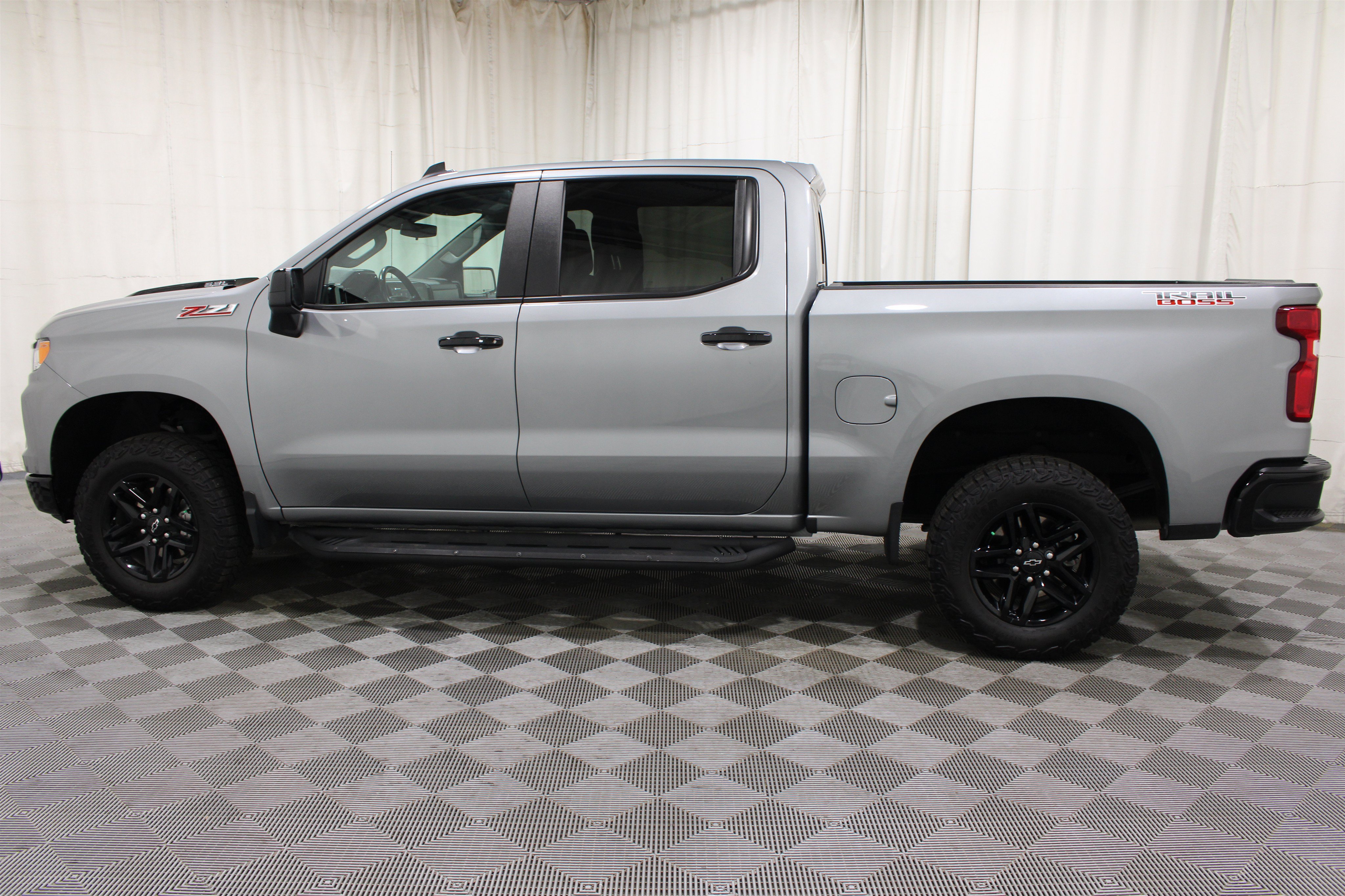 Used 2025 Chevrolet Silverado 1500 LT Trail Boss w/ Convenience Package II AWD/4WD image 32