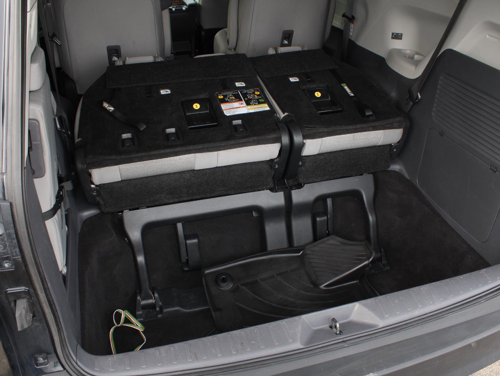 Used 2024 Toyota Sienna LE w/ LE Plus Package image 8