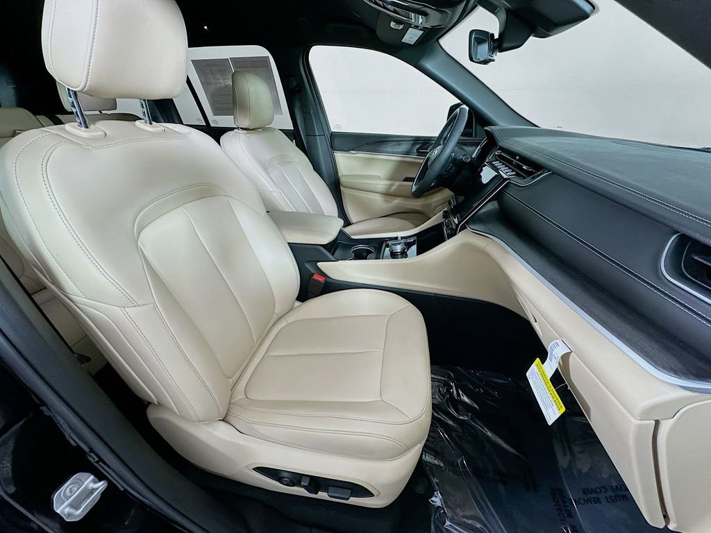 Certified 2025 Jeep Grand Cherokee Limited image 39