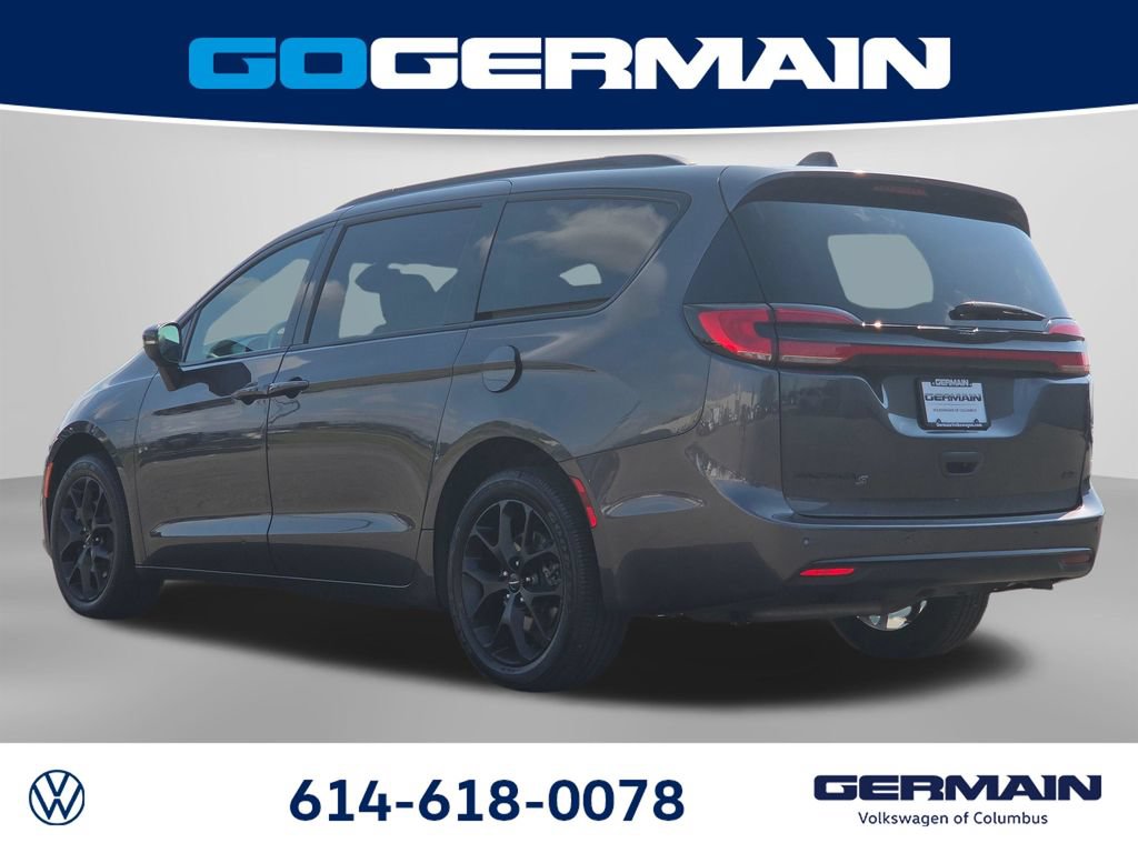 Used 2023 Chrysler Pacifica Touring-L w/ S Appearance Package AWD/4WD image 11