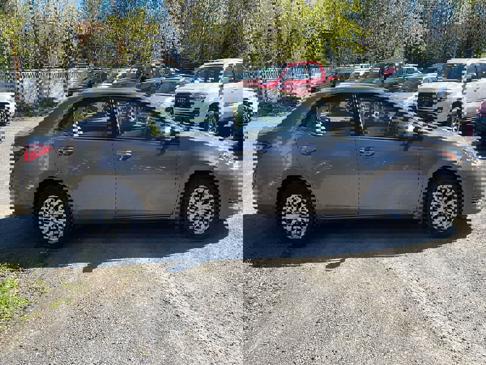 Used 2017 Toyota Corolla LE w/ Carpet Mat Package (TMS) FWD image 11