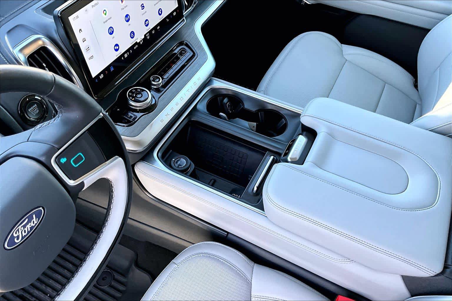 Used 2025 Ford Expedition Platinum image 22