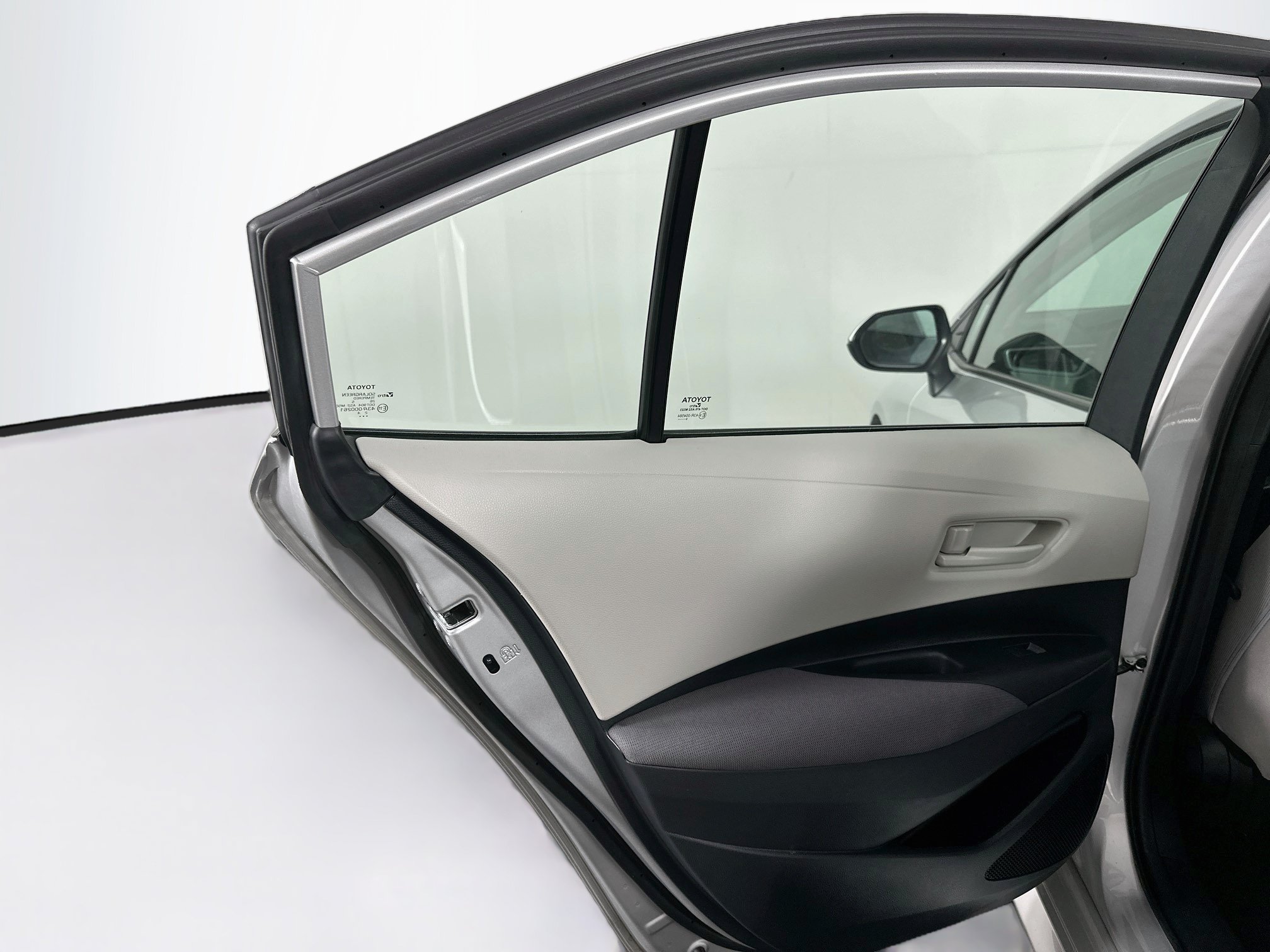 Used 2025 Toyota Corolla LE FWD image 25