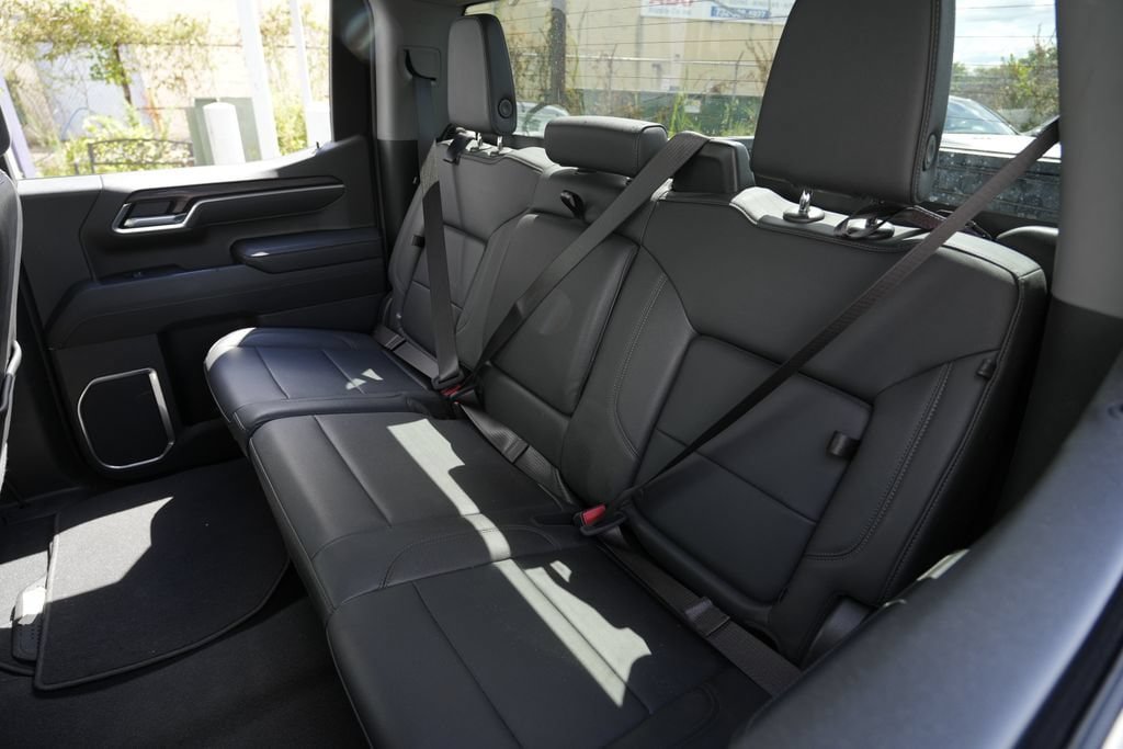 Used 2025 GMC Sierra 1500 SLT AWD/4WD image 24