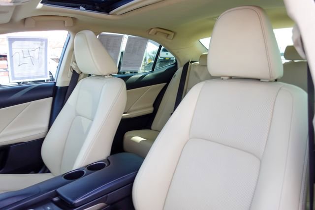 Used 2015 Lexus IS 250 w/ Navigation System Package image 23