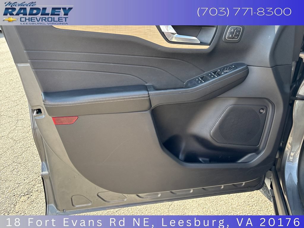 Used 2022 Ford Escape Titanium w/ Titanium Elite Package AWD/4WD image 12