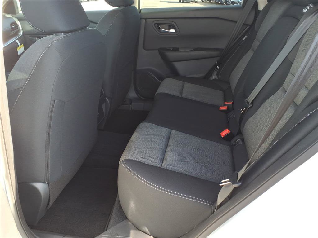 Certified 2025 Nissan Rogue SV image 5